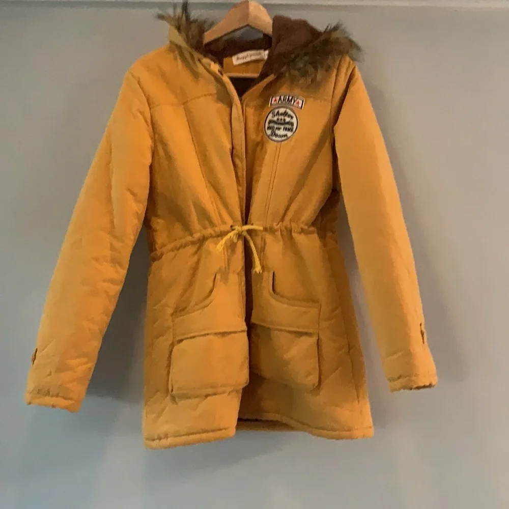Cute Yellow Jacket - Picture 1 of 11